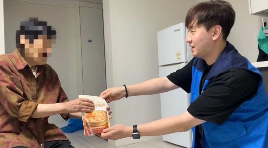 미추홀구 숭의종합사회복지관, 우양재단·씨제이(CJ)제일제당과 함께 독거 어르신에 영양죽 전달해
