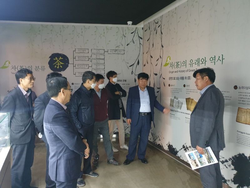 경남도와 하동군이 비즈니스 산업엑스포로 준비 중인 2022 하동세계차(茶)엑스포가 국제행사 승인을 위한 본격적인 단계에 돌입했다.