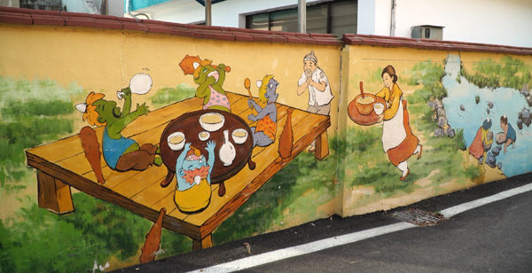 생비량면 장란마을에 있는 도깨비 벽화