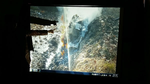 종량제 봉투를 사용하지 않고 쓰레기를 불법소각 모습