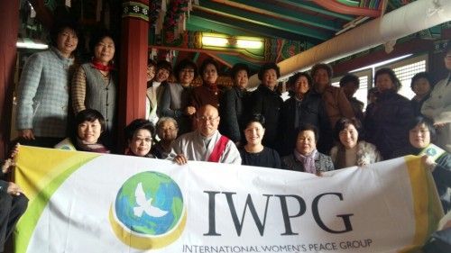 세계여성평화그룹 용주사에서 전쟁종식을 위한 서명활동