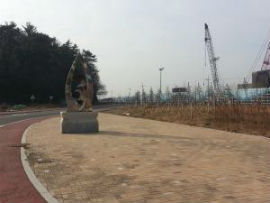 가로등과 화장실 설치가 절실