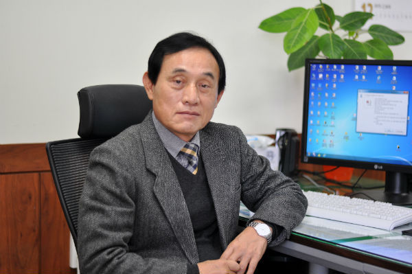 후진에게 기회를 주기 위해 명예퇴임을 선택한 박태갑 본부장