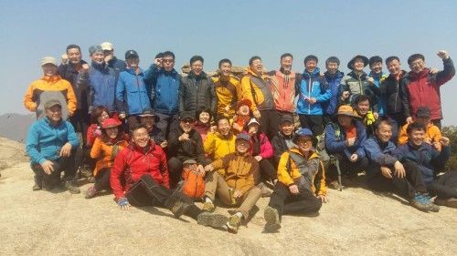 대한주택관리사협회 경남도회 서부지부 울타리 산악회 창립 10주년 기념산행 실시