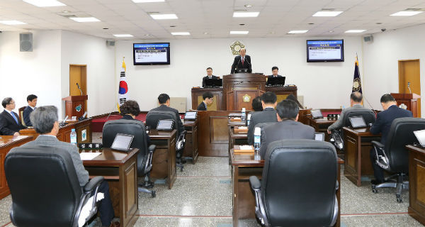 산청군의회 임시회를 개회한다