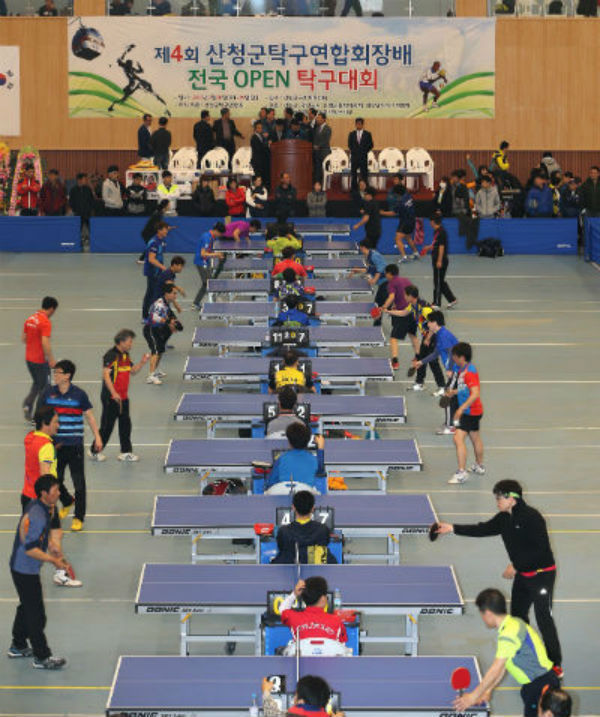 산청군탁구협회장배 제5회 전국오픈 탁구대회가 오는 26~27 양일간 산청군민체육센터에서 개최된다(사진은 2015년 대회 모습)