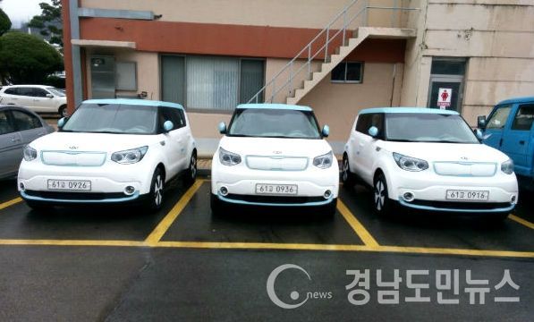 산청군은 3대의 전기자동차를 구입해 오부,금서,삼장면에 보급하므로써 총 8대의 전기자동차를 보유하게 됐다