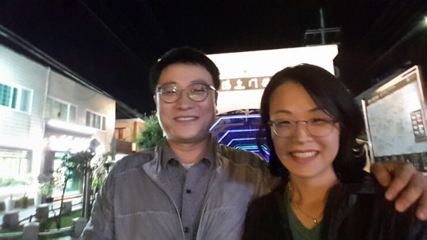 출산율이 급격히 떨어지는 농촌 지역이기에 넷째 아이를 출산한 추호진.양은영부부가 지역에서 화제의 인물로 떠 오르고 있다