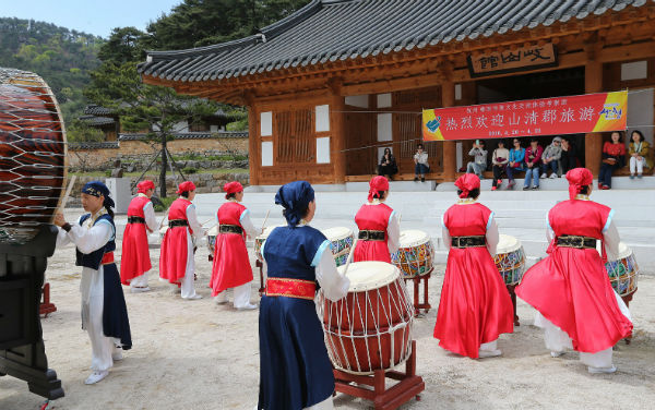 중국의 단체관광객이 산청을 방문, 우리의 전통문화를 체험했다