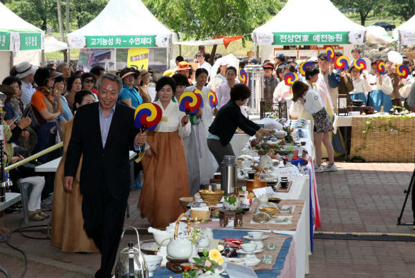 하동군은 19일부터 22일까지 '하동야생차문화축제'를 개최한다