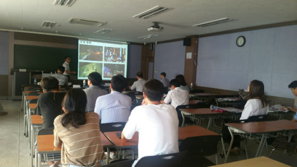 경상남도 빛공해 영향실태조사 및 관리방안 수립에 대해 발표하고 있는 모습/ 자료제공=경상남도