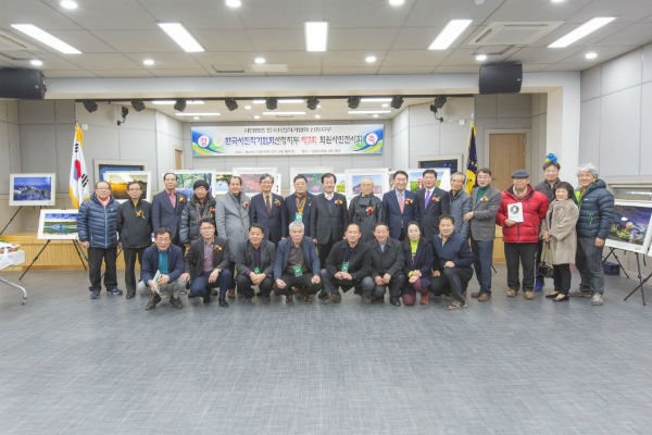 한국사진작가협회 산청지부의 사진전시회가 산청문화원에서 열리고 있다