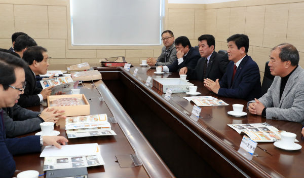 허기도 산청군수가 세일즈맨으로 변신, 한국승강기안전공단을 방문하여 산청곶감 홍보활동에 나섰다