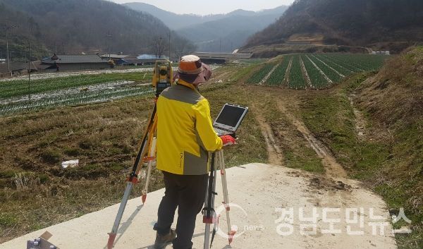 불합리한 토지경계를 바로 잡아 3차원 디지털지적으로 전환하는 지적재조사사업을 시행하고 있다.(사진/합천군)