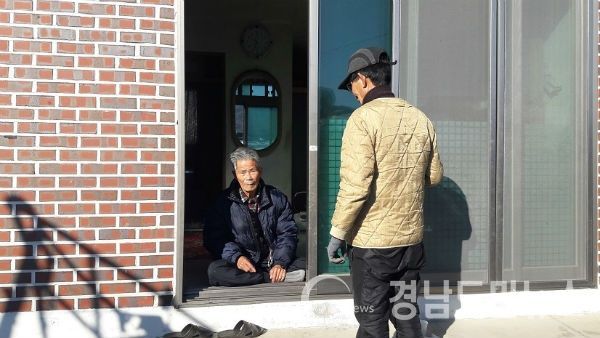 신원면, 독거노인 고독사 예방에 나서다.(사진/거창군)