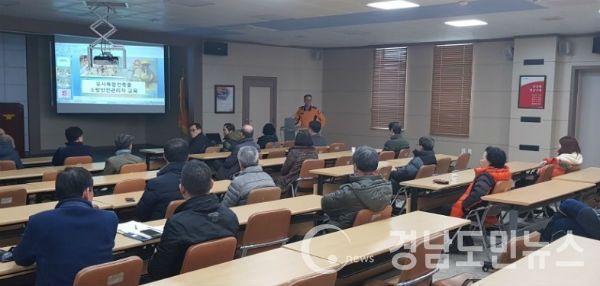 관내 복합건축물 관계자를 대상으로 소방안전교육을 실시했다.(사진/거창소방서)