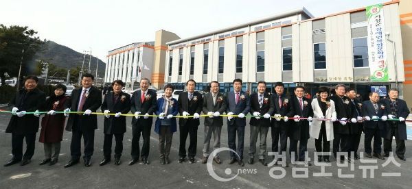 장애인복합문화관·노인복지회관을 완공하고 개관식을 가졌다.(사진/거창군)