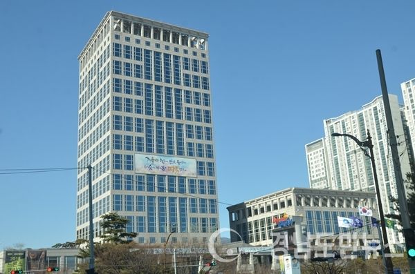 부산시청 전경.