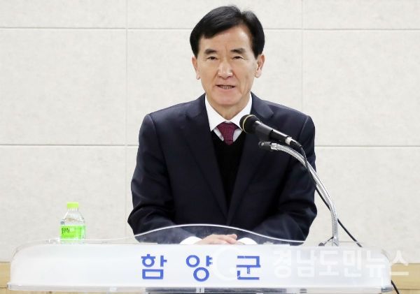 임창호 함양군수 6.13 지방선거 불출마 선언 기자회견 모습(사진/함양군청)