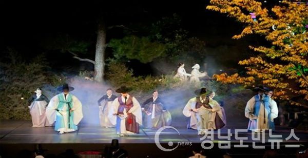 2017년 '지역공연육성 프로젝트' 당선작 무위도가의 짓 ‘김진홍의 한량무(閑良舞)’.(사진/부산시)