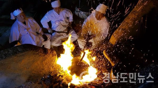 함양 방짜유기 시연회를 열었다.(사진/함양군)