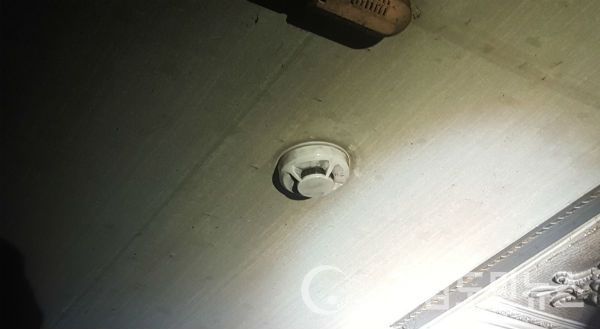 주택에 설치된 단독경보형감지기(사진/거창소방서)