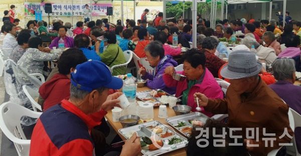 ‘사랑의 밥차’ 행사를 개최했다.(사진/함양군)