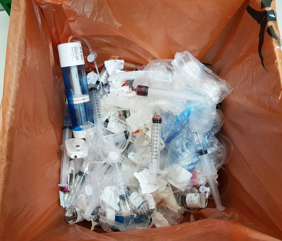 부산시는 지난 25일, 26일 16개 구·군과 함께 합동점검반을 편성, 80개 이상의 병상을 가진 62개 병원에 대해 의료폐기물의 적정 관리 여부에 대한 점검해 위반업소 8곳을 적발했다고 29일 밝혔다. (사진/부산시)