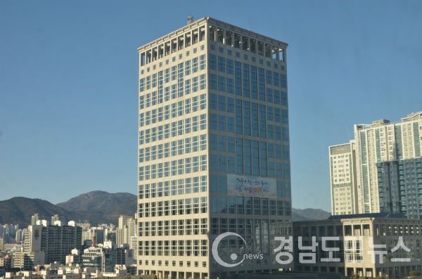 부산시와 부산관광협회는 4일부터 6일까지 일본 나고야를 방문해 지역 대형 여행사와 언론사를 등을 대상으로 부산관광상품 세일즈 활동과 부산관광설명회를 펼친다고 3일 밝혔다.