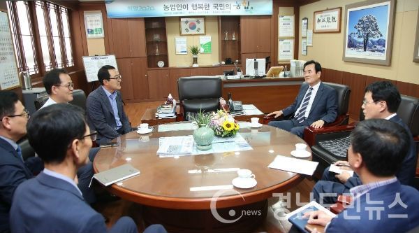 민선7기 서춘수 함양군수가 지난 3∼6일까지 관내·외 유관기관 26개소를 연이어 방문하며 소통행정을 펼쳤다.(사진/함양군)