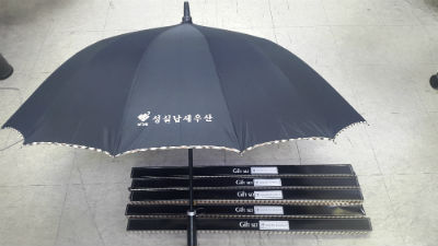 산청군은 성실한 납세자에게 '성실납세 우산'을 배부하기로 했다