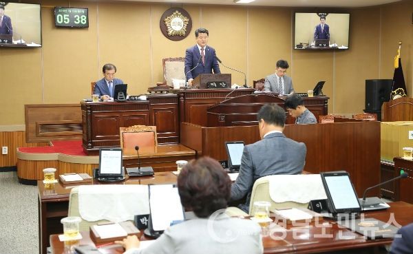 제8대 거창군의회 전반기 의장단 선출했다.(사진/거창군의회)