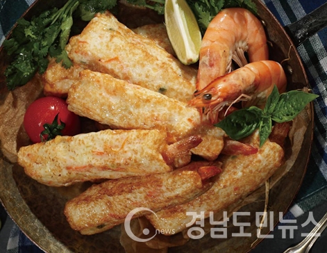 20일 부산시는 부산에서 생산되는 5개 업체에서 생산하는 11개 식품을 부산시장이 인증하는 우수식품으로 선정하고 인증서를 교부했다.(사진/부산시)