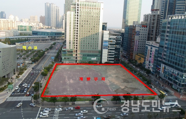 부산시는 28일 해운대구 우동 1502번지에 위치한 벡스코 부대시설 부지를 공공개발 방식으로 추진한다고 밝혔다. (사진/부산시)