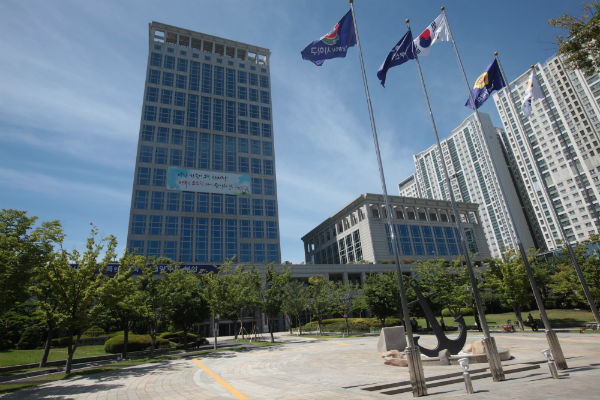 부산 시청 전경.