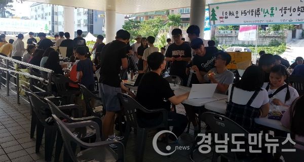 제5회 청소년어울림마당 왁자지껄 ‘도심 속의 캠핑 쉬어 휴~’를 성대히 개최했다.(사진/거창군)