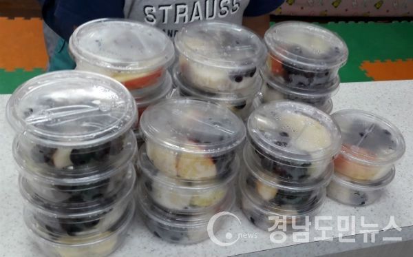 합천군 초등돌봄교실에 과일간식 지원(사진/합천군)