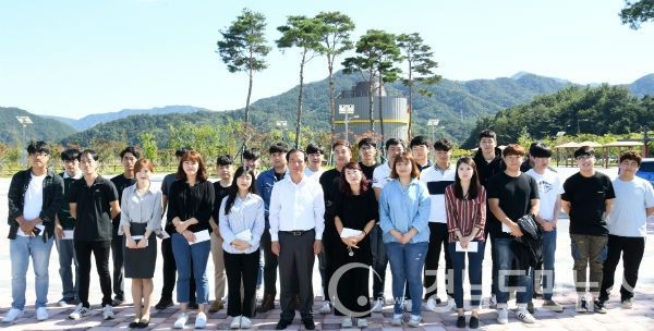 ‘청년근로자 고향사랑 장려금’ 전달(사진/거창군)