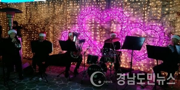 합천윈드 브라스앙상블 품격있는 버스킹 공연 큰 호응(사진/합천군)