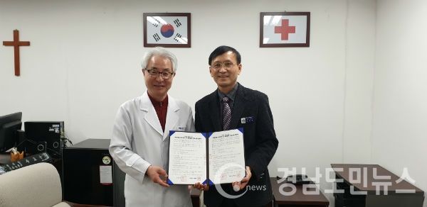 거창적십자병원과 「드림스타트 건강검진 및 예방접종 프로그램 」업무 협약을 체결했다.(사진/거창군)