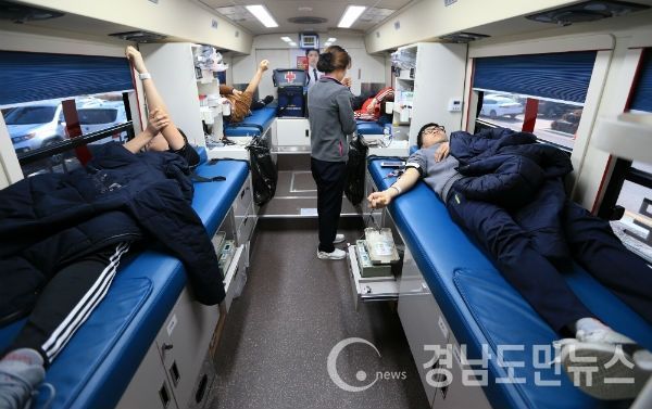 산청군 공무원 등 단체헌혈 실시했다.(사진/산청군)