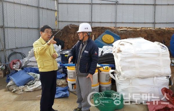 공공기관 차량2부제 및 관내 대형 비산먼지 발생사업장에 대한 비산먼지 억제조치 지도점검을 실시했다.(사진/합천군)