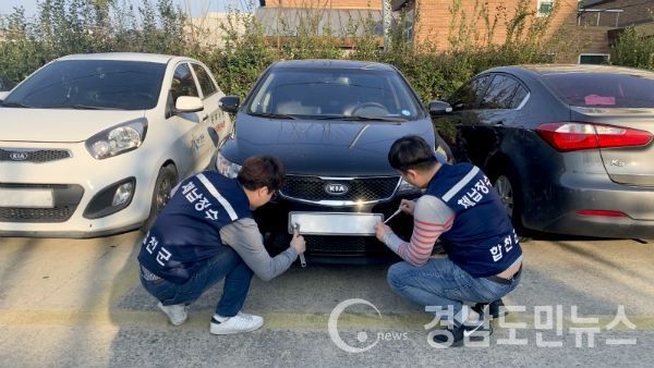 자동차세 및 과태료 체납 근절을 위해 체납차량 번호판 영치를 연중 운영하고 있다.(사진/합천군)