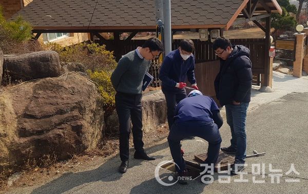 하수도 맨홀 주변 정비로 안전한 거창 조성(사진/거창군)