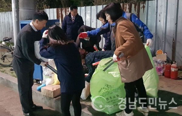 진주시 쓰레기불법투기 야간 합동단속 실시(사진/진주시)