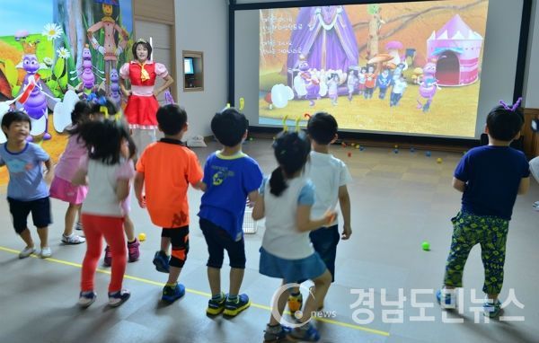 거창군립한마음도서관, ‘어린이 동화구연’ 체험관 운영(사진/거창군)