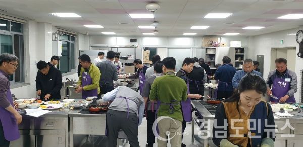 산청군 남성 위한 생활요리 야간반 개강(사진/산청군)
