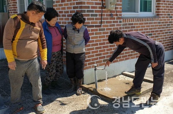 합천읍 외곽지역에도 깨끗하고 맑은물 공급한다.(사진/합천군)