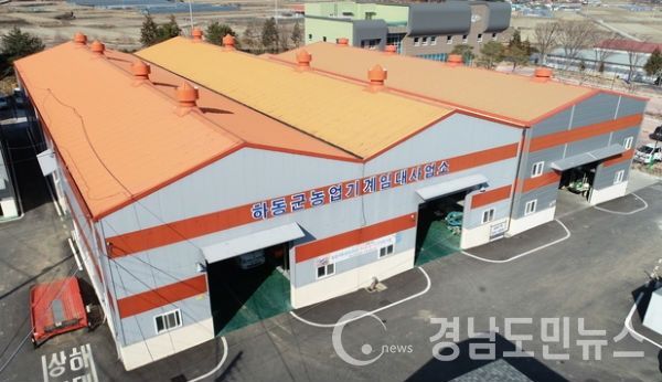 하동군은 농업인의 영농 편의를 제공하고 농기계 임대사업 활성화를 위해 임대농기계 전일(前日) 출고제를 확대 운영한다.(사진/하동군)