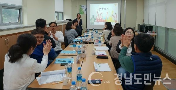 산청군청소년상담복지센터가 ‘학교폭력예방 또래상담사업’ 설명회를 실시했다.(사진/산청군)